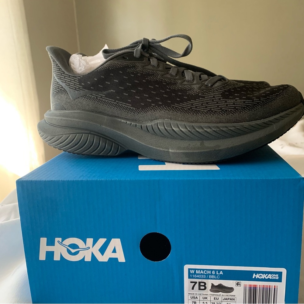 Hoka Mach 6 size 7 sneaker running shoes